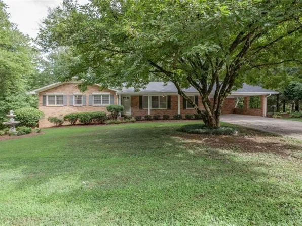 31 E Side Dr, Tallapoosa, GA 30176