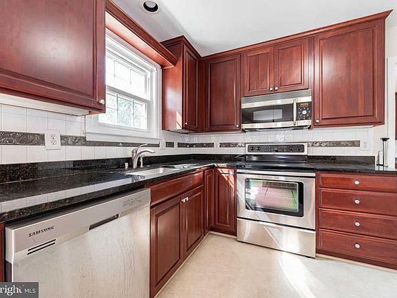 4th image of 1115 Autumn Gold Dr