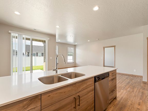 1437 Sq Ft kitchen