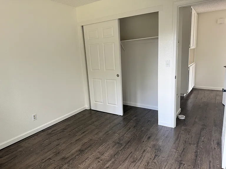 2436 S Whitney Blvd — Photo 5