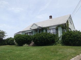 82 Third Beach Rd, Middletown, RI 02842