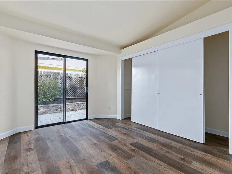 223 Oak Meadow Ln — Photo 12