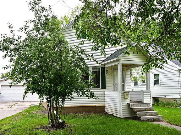 3rd image of 213 3rd Ave E