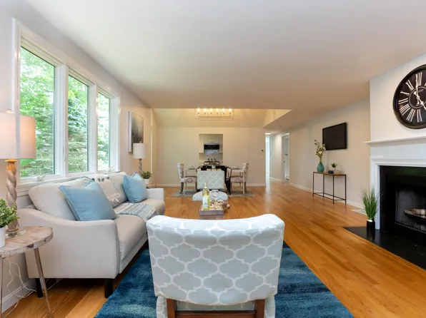 9 Pebble Beach Avenue, Mashpee, MA 02649