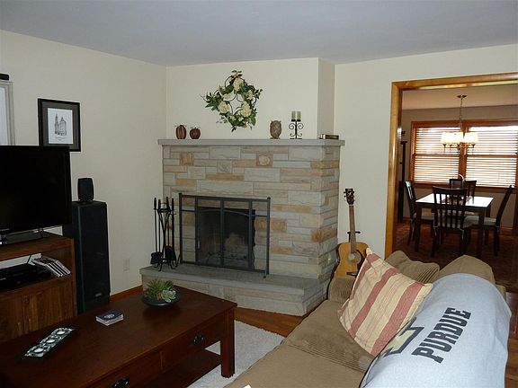 3rd image of 2527 Riverview Pl