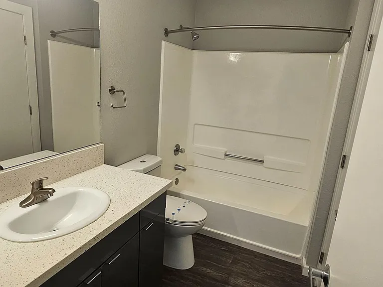 The James Apartments — Photo 101