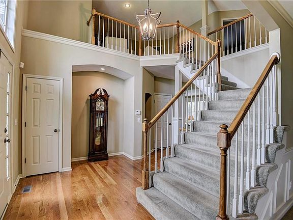 3rd image of 129 NE Misty Meadows Ct