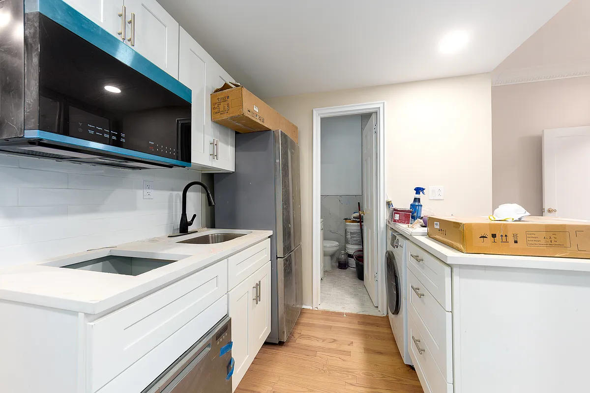 Building Photo - 316 W 104th St #4D