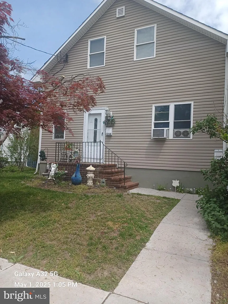 126 Grove St photo 1