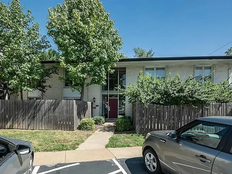 10401 Briarbend Dr #9 — Photo 10