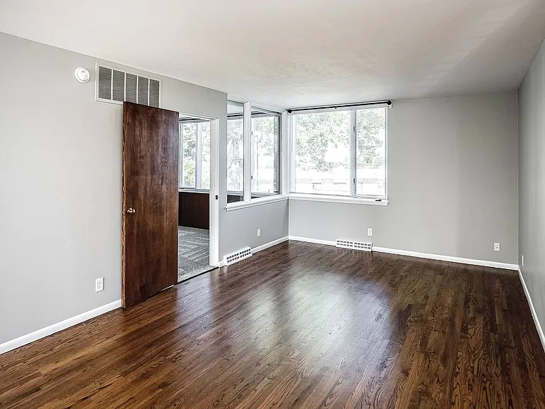4817 S 131st St #9 — Photo 5