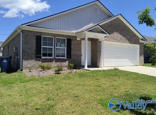 412 Kensington Ln, Rainbow City, AL 35906
