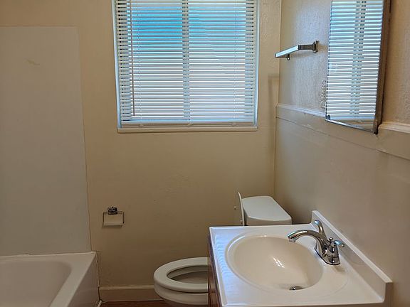 5th image of 4218 Smithfield Pl