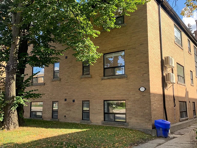 2901 Saint Clair Ave E — Photo 11