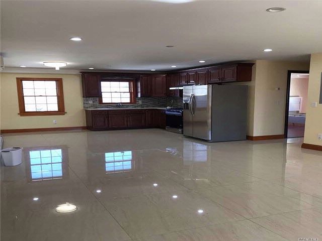 1st image of 2033 126th St Fl 2