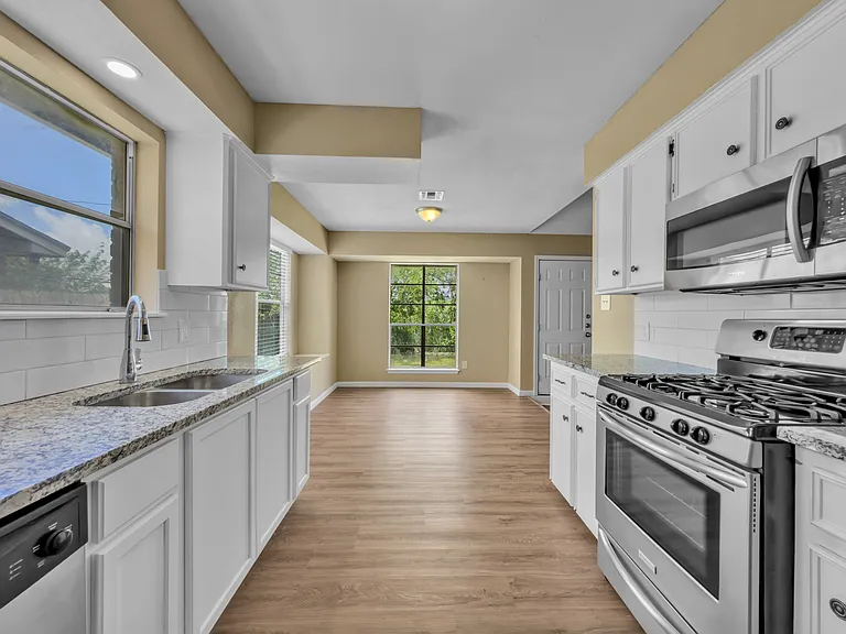 5705 Crest Pebble Dr — Photo 7