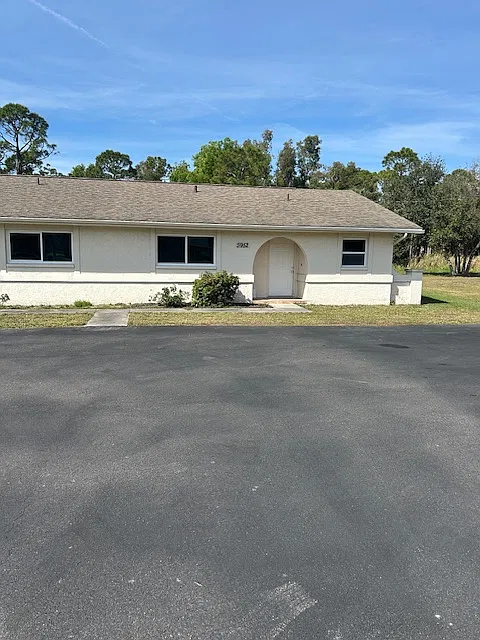 2 bed, 1.5 bath, 1200 sqft, $1,200 — Photo 2