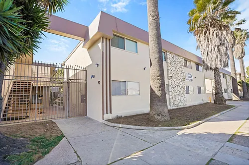 Carson Apartments Photo 1