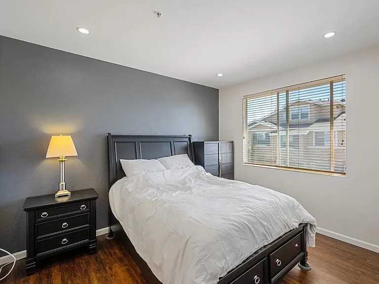 1079 Esparanza Way — Photo 7