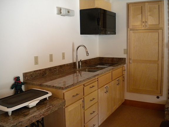 Easy-to-Use Kitchenette