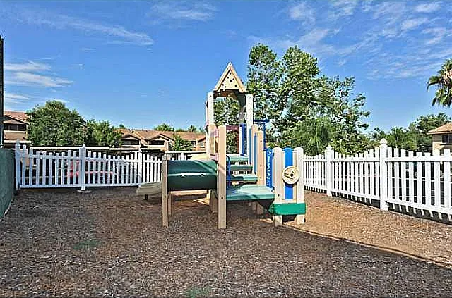 201 Woodland Pkwy — Photo 15