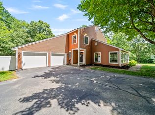 7 Moulton Dr, Londonderry, NH 03053