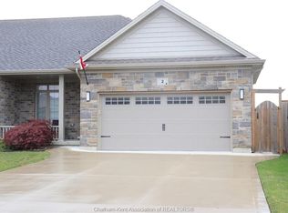 2 Delft Ct, Chatham Kent, ON N0P1A0