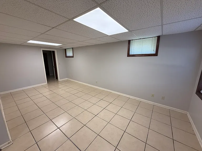 415 1/2 Anderson St — Photo 3
