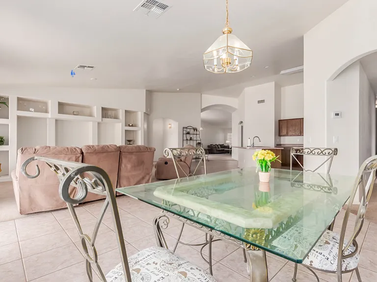 608 W Rattlesnake Pl — Photo 1