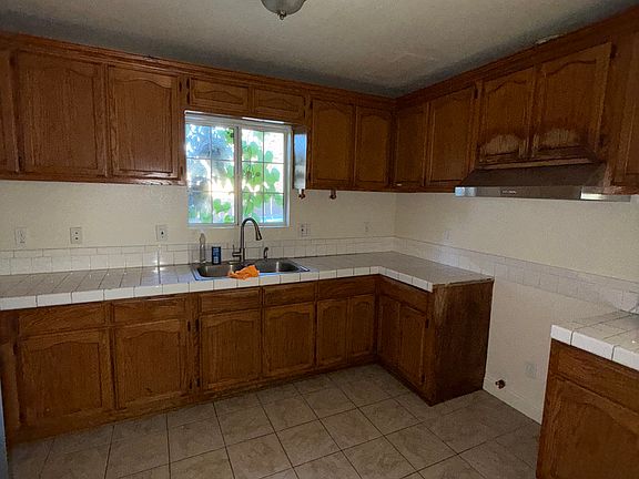 2nd image of 1614 E 52nd St #2