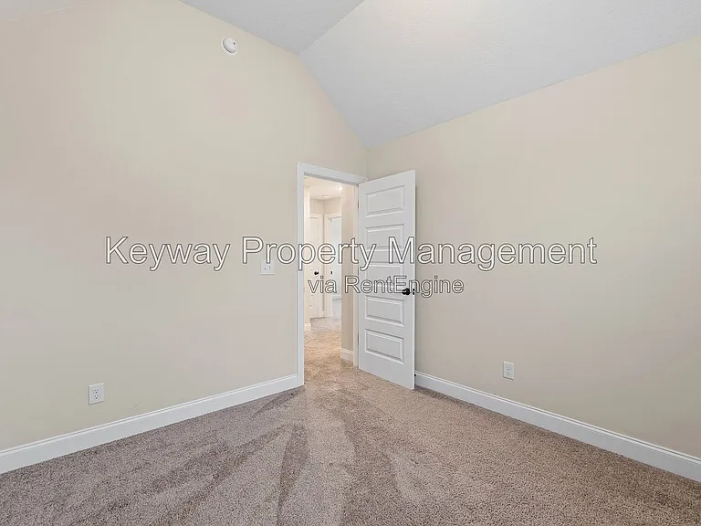 904 Sandpiper Xing — Photo 21