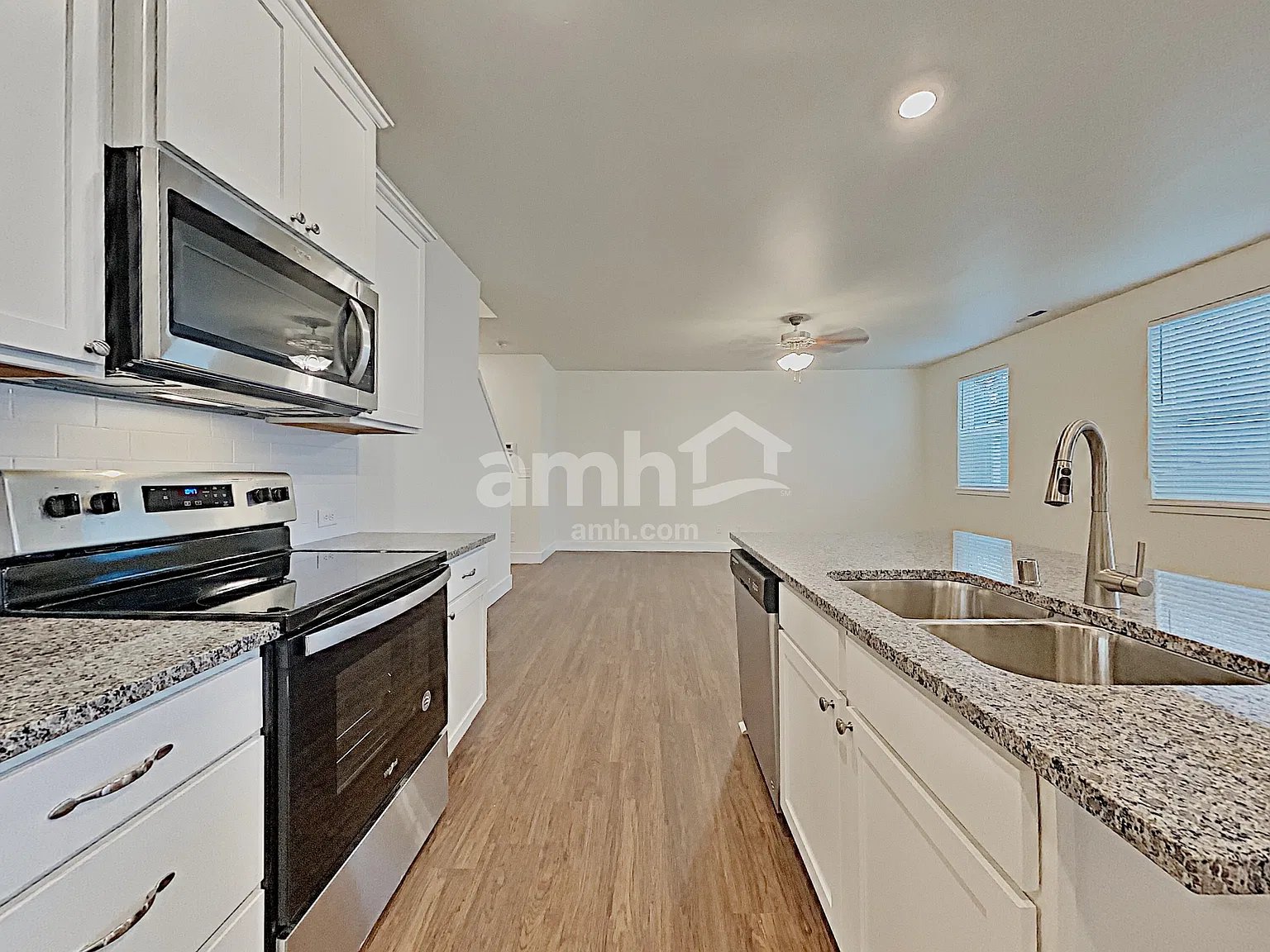 4 bed, 2.5 bath, 2174 sqft, $3,575 — Photo 4