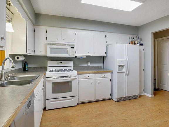 4th image of 12841 Able St NE