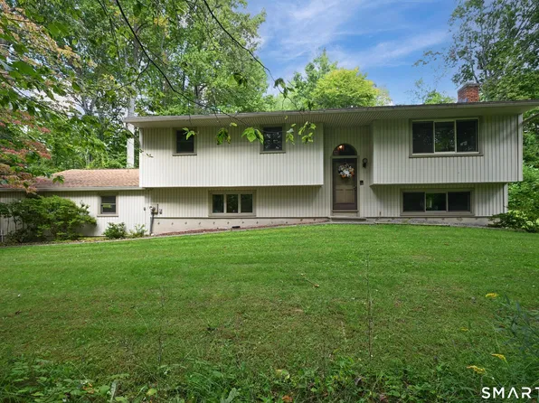 19 Willow Run, Brookfield, CT 06804