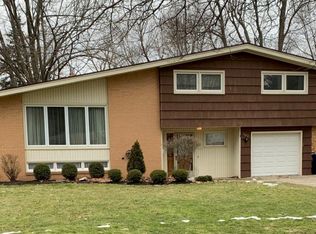 360 Sherbrooke Ave, Williamsville, NY 14221