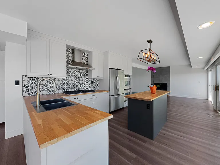 1040 Crestline Rd — Photo 2