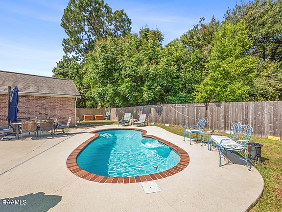 2nd image of 112 Windermere Cir