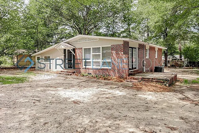 4 bed, 2.5 bath, 1752 sqft, $1,550 — Photo 1
