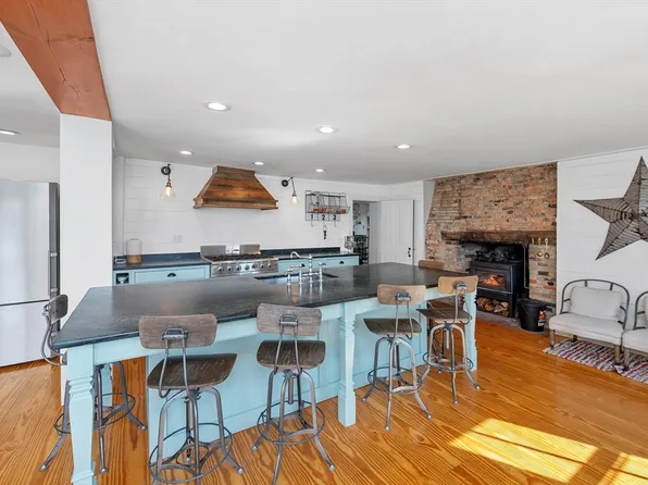 89 Choate St, Essex, MA 01929