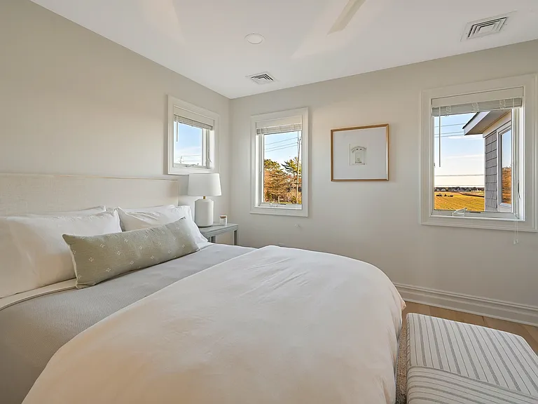 788 Reeves Ave — Photo 15