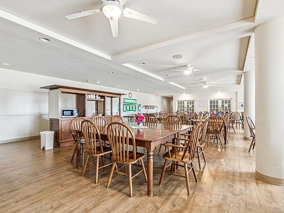 4th image of 305 1st Ave NW #415