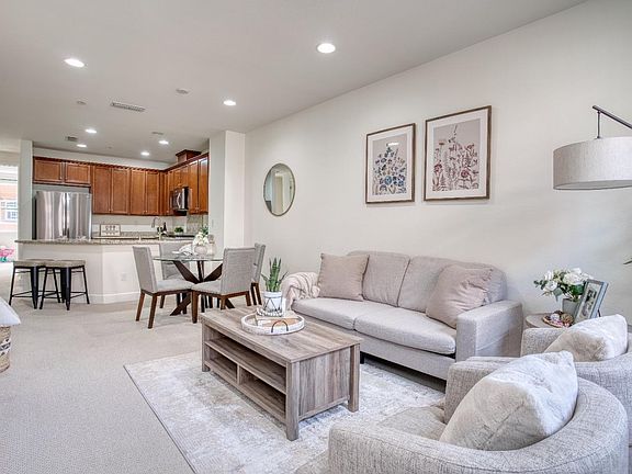 5th image of 470 Umbria Pl