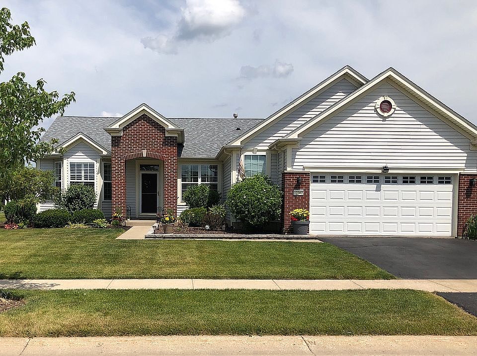 Petoskey Model - brick/vinyl