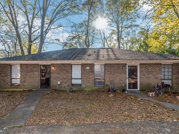 1027 Barn Oak Ct NE, Conyers, GA 30012