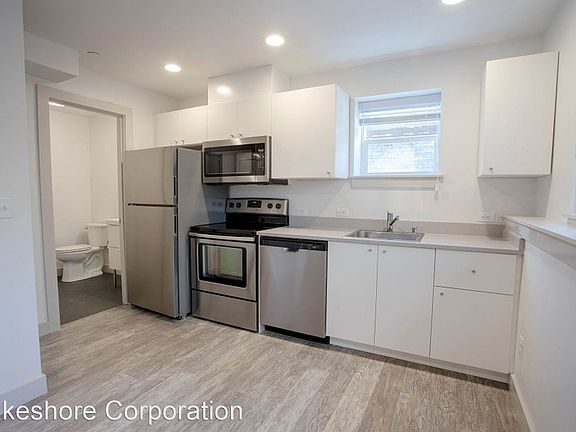 3rd image of 168 15th Ave E #1