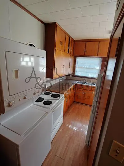 215 E Belleville St — Photo 12