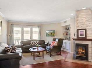 930 Rogers St APT 203, Downers Grove, IL 60515