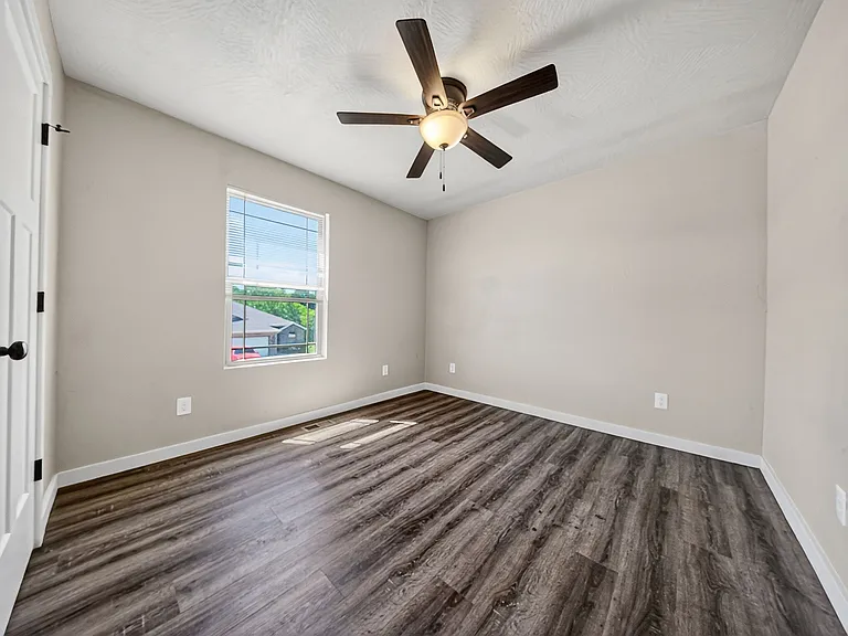 1420 S Treetop Ct — Photo 27