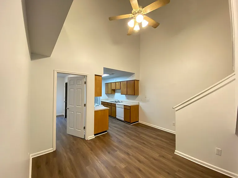 215 W College Ave #223 — Photo 2