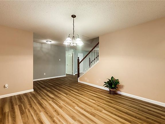 4th image of 609 Harvest Glen Dr